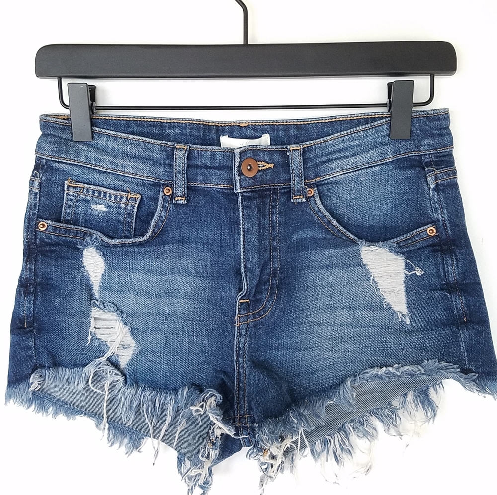 H&M | Dark wash distressed raw hem jean short Size 2